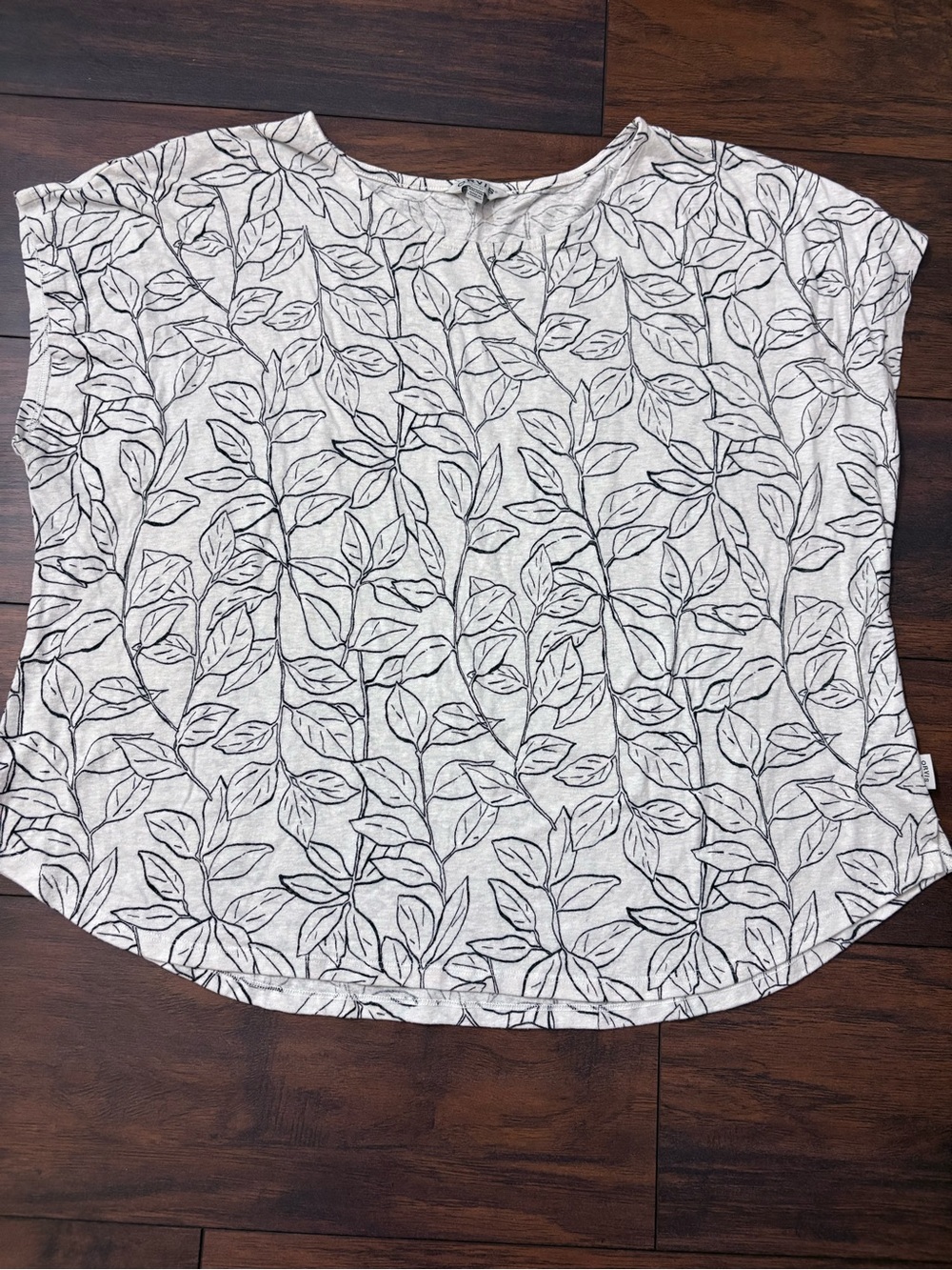 Orvis Light Gray Leaf Print Top Women’s XXL Short Drop Sleeve Casual Blouse